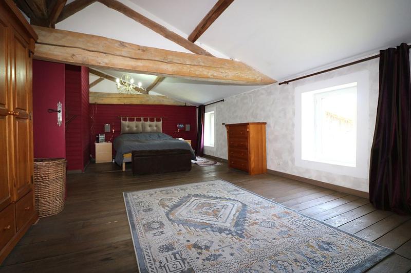 Maison en pierre - 235 m² - 5 pièces