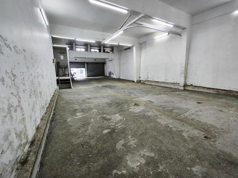 Local commercial - 150 m² - 1 pièce