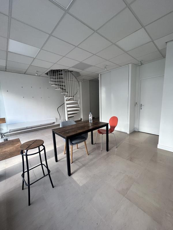 Bureau - 83 m² - 4 pièces