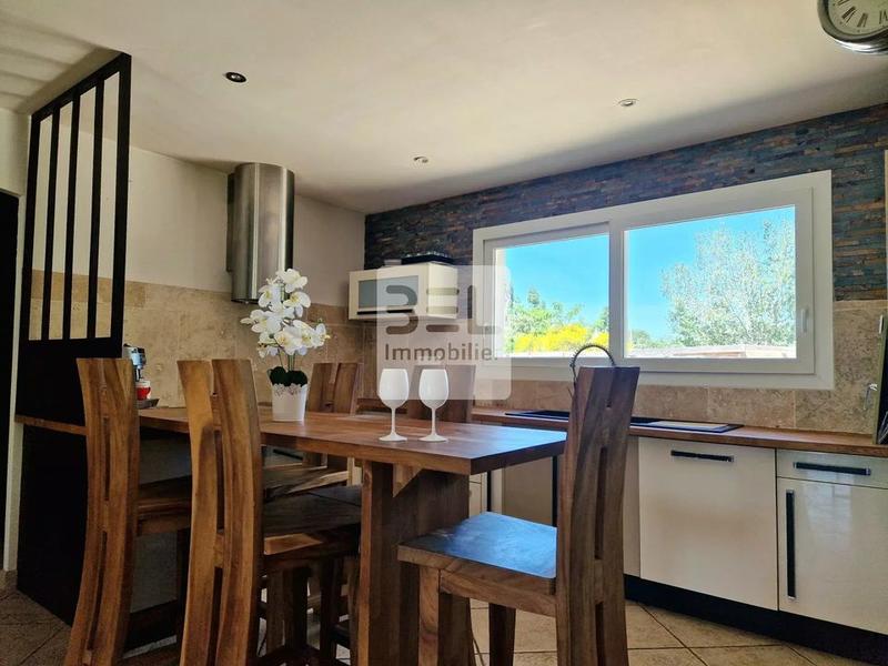 Maison - 220 m² - 8 pièces