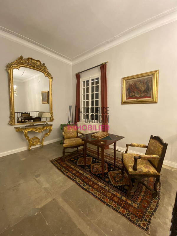 Maison - 590 m² - 14 pièces