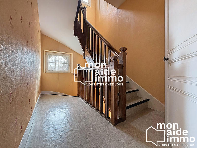 Maison - 240 m² - 9 pièces