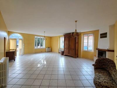 Maison - 230 m² - 8 pièces
