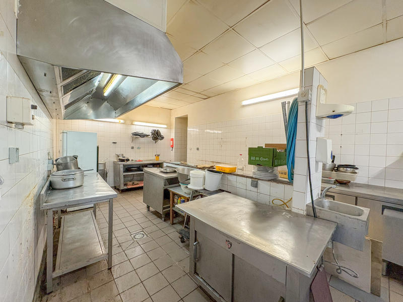 Propriété - 650 m² - 17 pièces