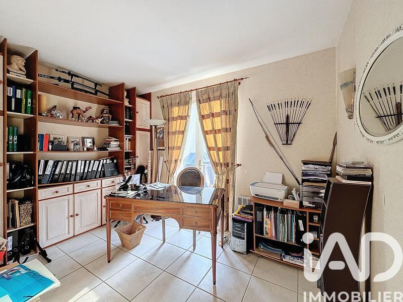 Maison - 248 m² - 8 pièces