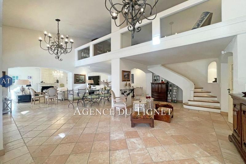 Maison traditionnelle - 251 m² - 5 pièces