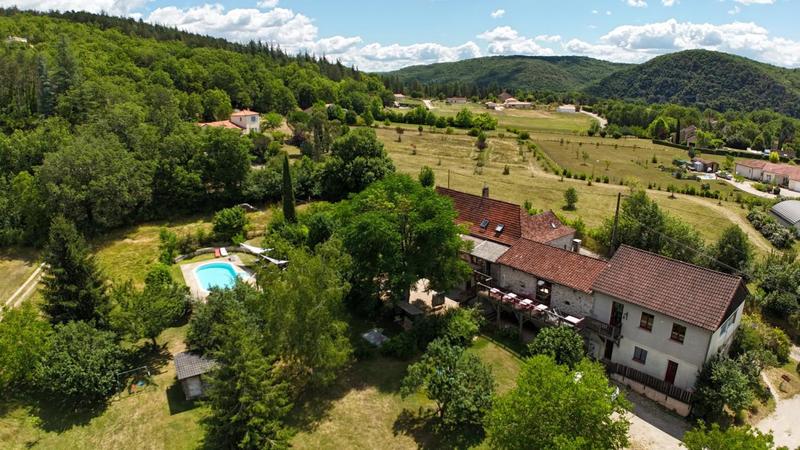 Maison - 430 m² - 16 pièces