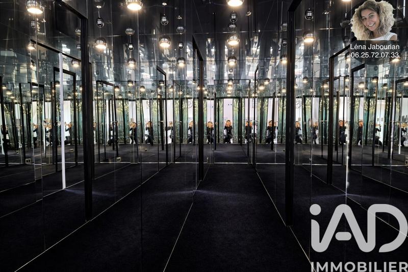 Maison - 1 079 m² - 11 pièces