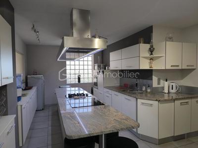 Maison - 218 m² - 10 pièces
