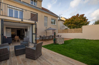 Maison - 300 m² - 15 pièces