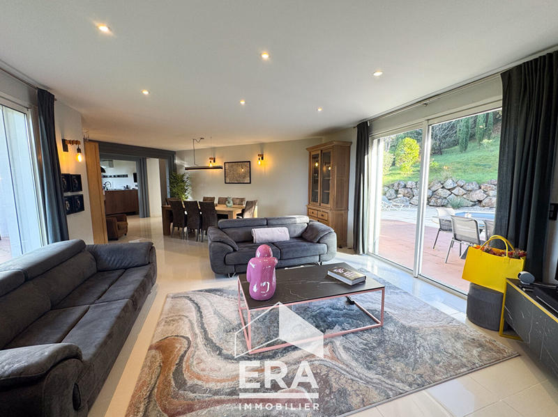 Maison - 196 m² - 5 pièces