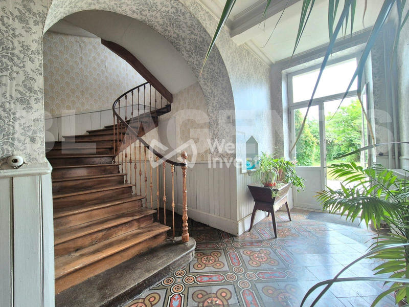 Maison - 245 m² - 7 pièces