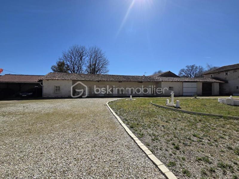 Propriété - 245 m² - 7 pièces