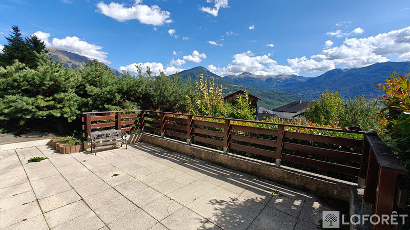 Maison - 202 m² - 9 pièces