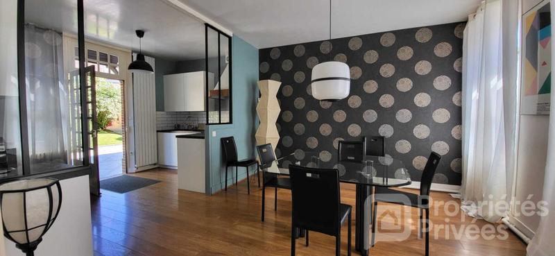 Maison - 331 m² - 11 pièces