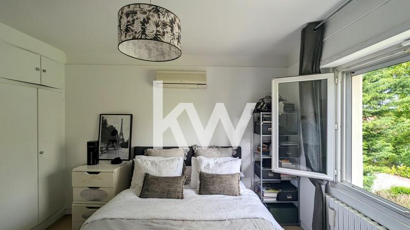 Maison - 180 m² - 8 pièces