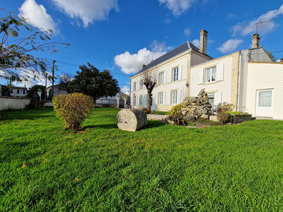 Maison - 213 m² - 8 pièces
