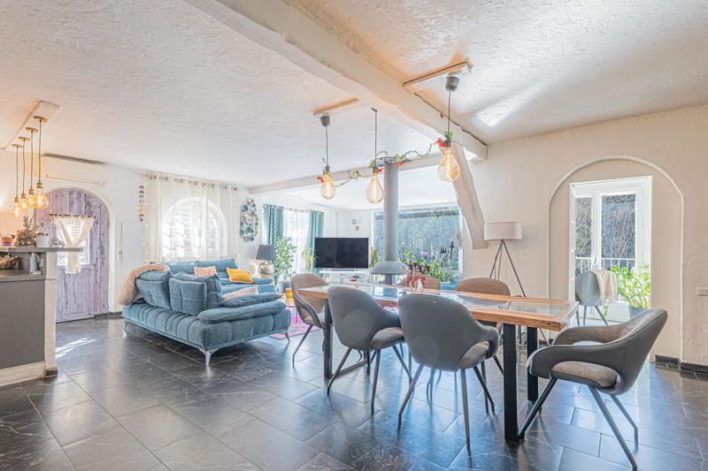 Maison - 189 m² - 7 pièces