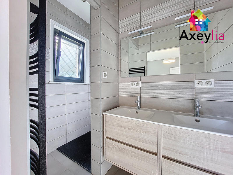 Maison - 240 m² - 10 pièces