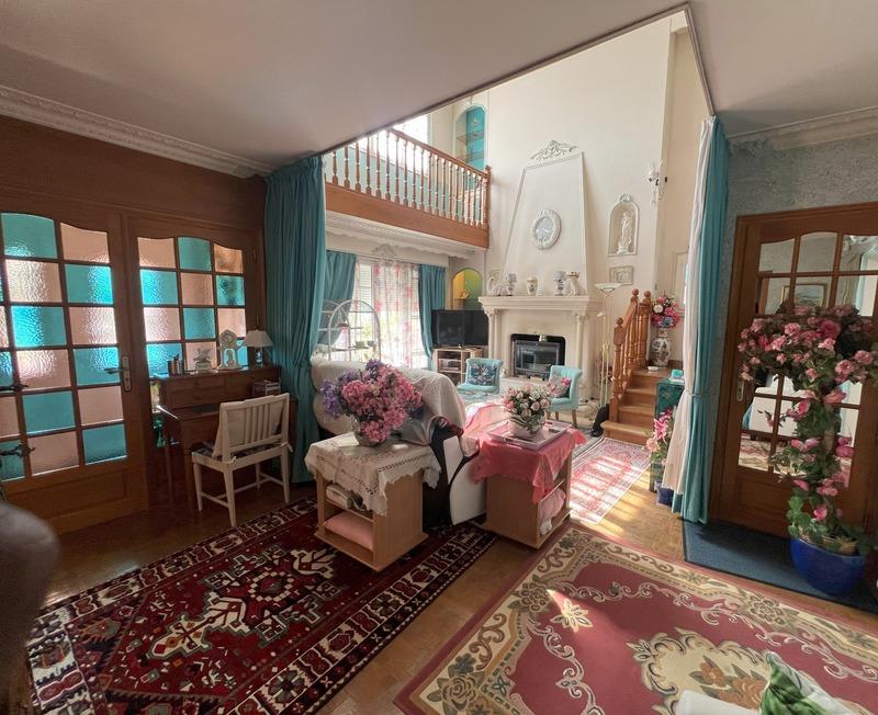 Maison - 266 m² - 8 pièces