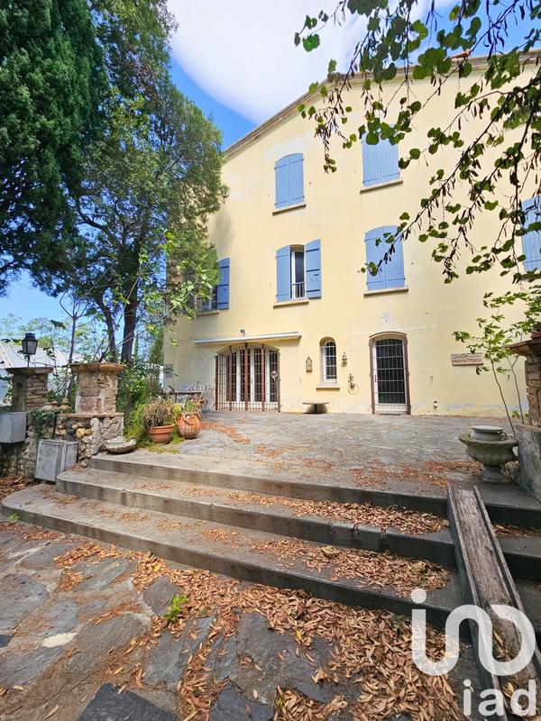 Maison - 957 m² - 25 pièces