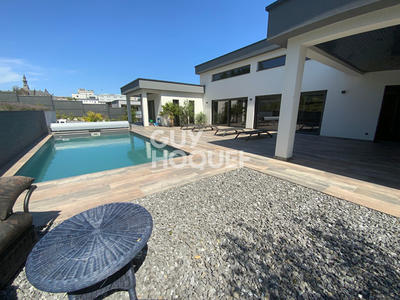 Maison - 240 m² - 7 pièces