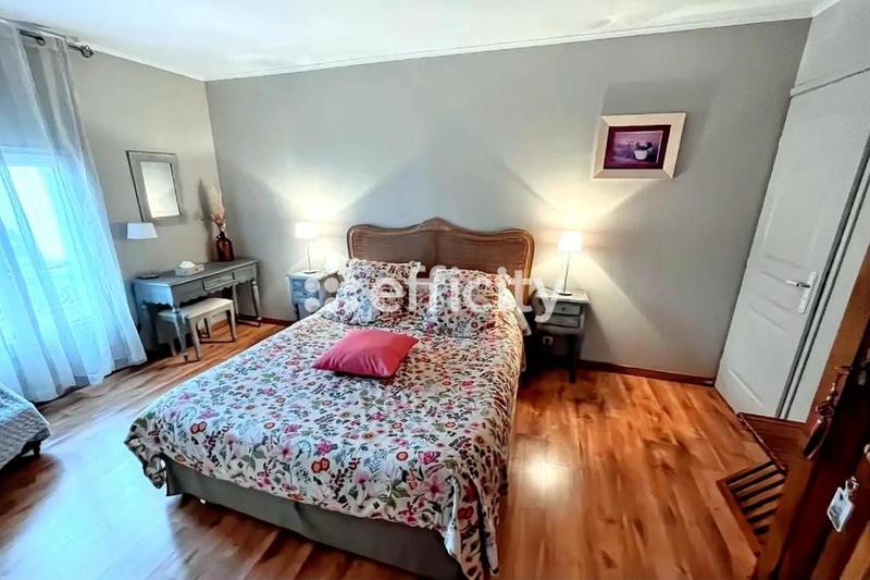 Maison - 162 m² - 7 pièces