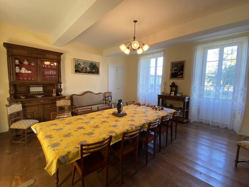 Maison - 400 m² - 12 pièces