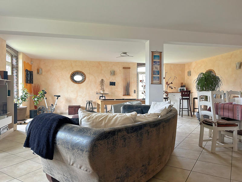 Maison - 325 m² - 12 pièces