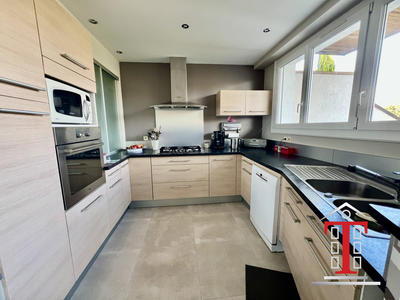 Maison - 180 m² - 7 pièces