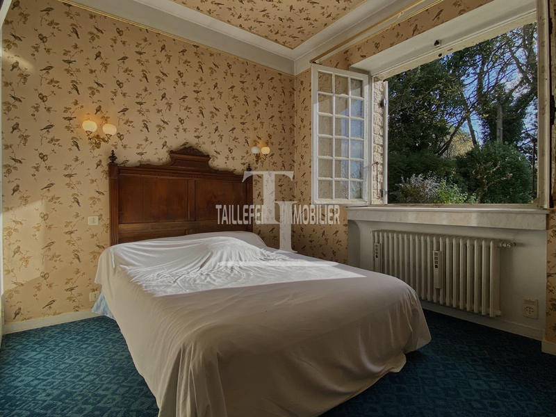 Maison traditionnelle - 300 m² - 9 pièces