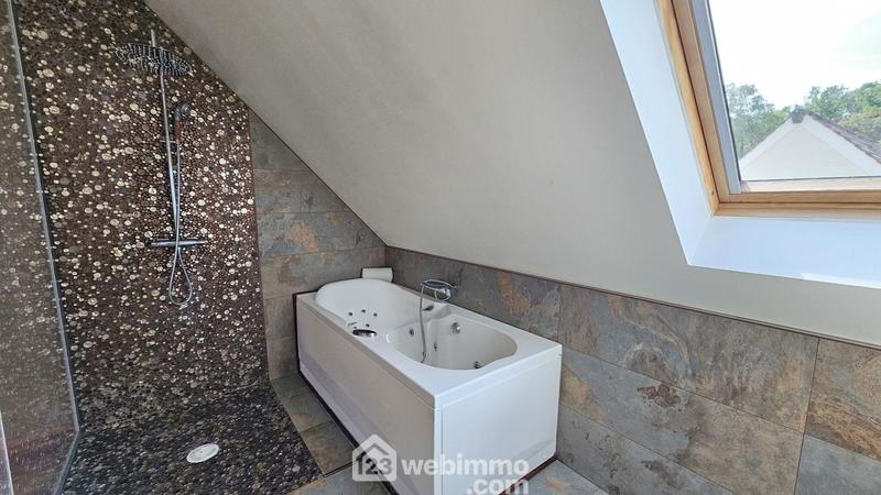 Maison - 201 m² - 8 pièces