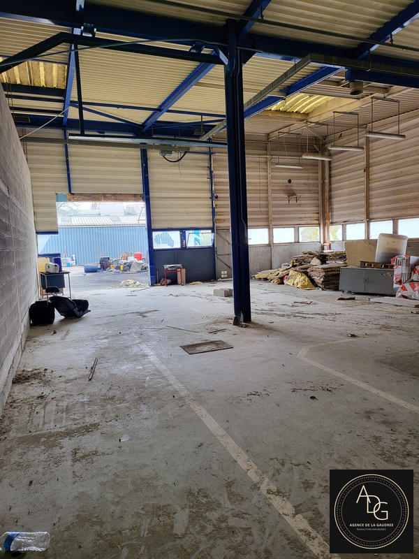 Local d'activités - 182 m²