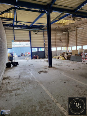 Local d'activités - 182 m²
