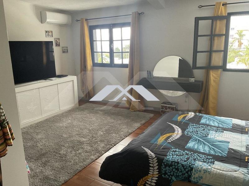 Maison - 330 m² - 8 pièces