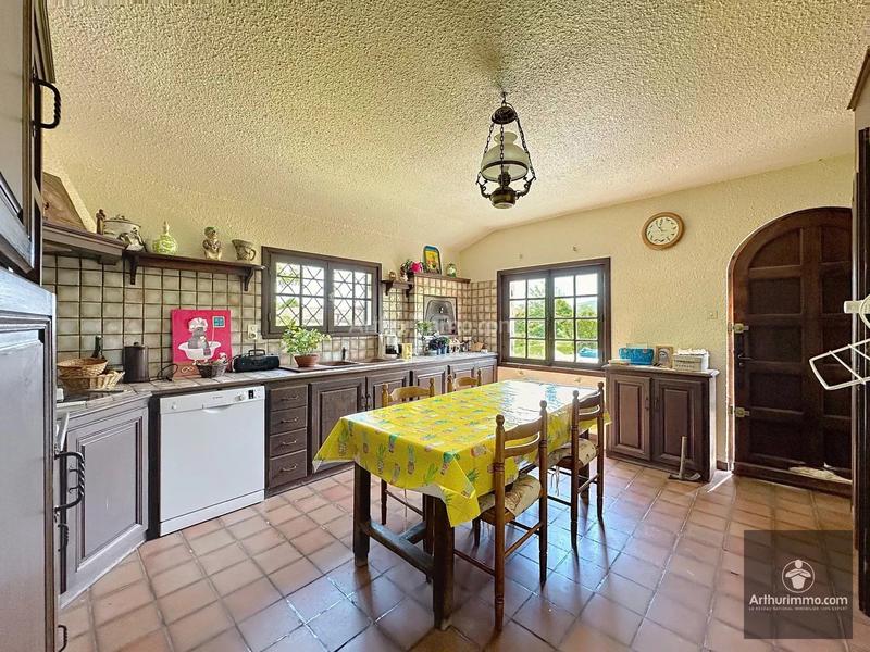 Maison - 240 m² - 10 pièces