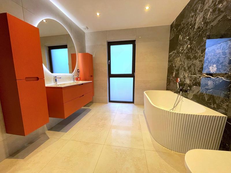 Maison - 246 m² - 7 pièces