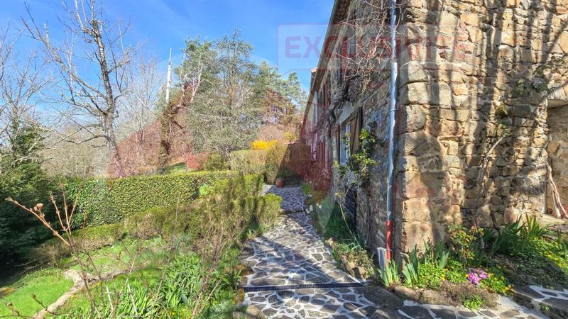 Maison - 214 m² - 8 pièces