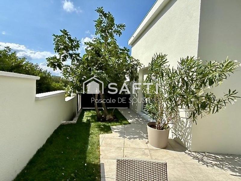 Maison - 337 m² - 8 pièces