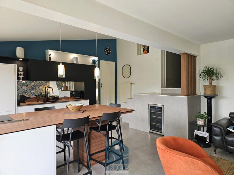 Maison - 218 m² - 7 pièces