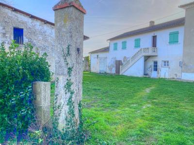 Maison - 220 m² - 10 pièces