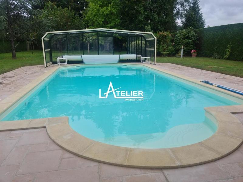 Demeure - 233 m² - 9 pièces