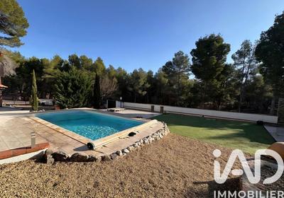 Maison - 220 m² - 5 pièces