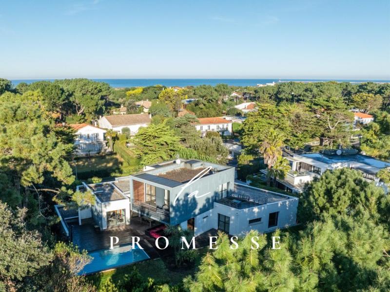 Villa - 390 m² - 8 pièces