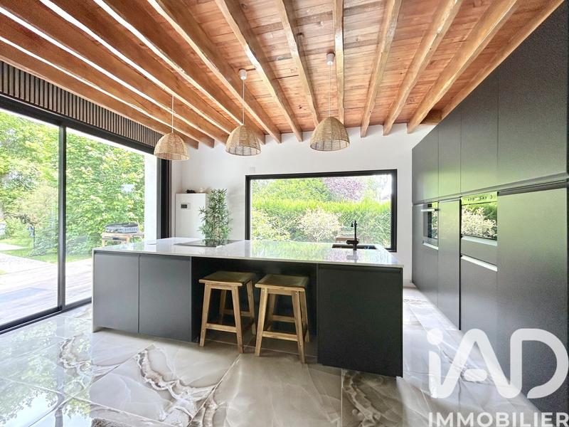 Maison - 204 m² - 7 pièces