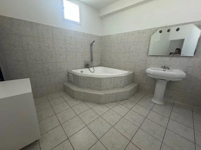 Appartement - 100 m² - 4 pièces