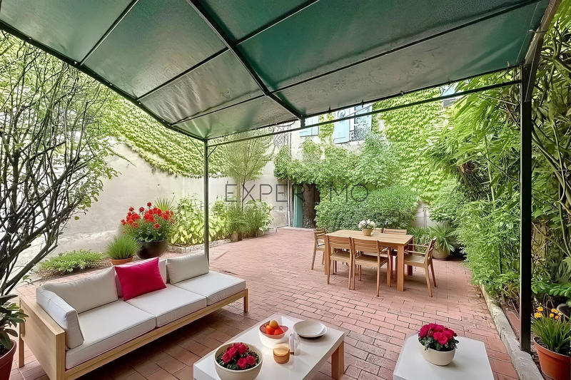 Maison - 255 m² - 8 pièces