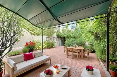 Maison - 255 m² - 8 pièces