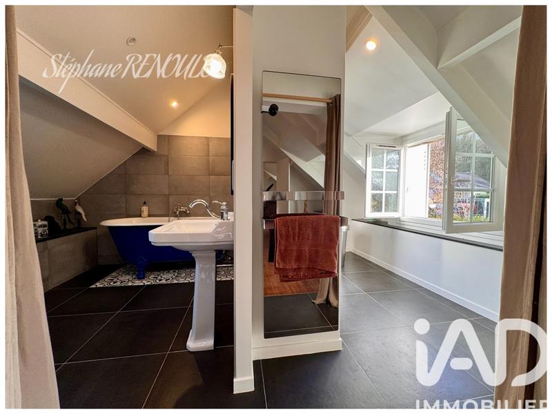 Maison - 218 m² - 6 pièces