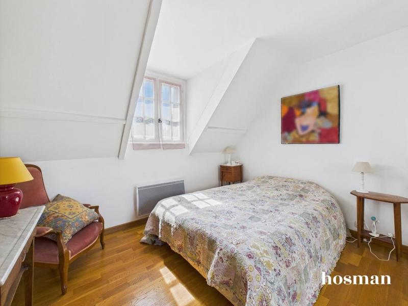 Maison - 202 m² - 10 pièces